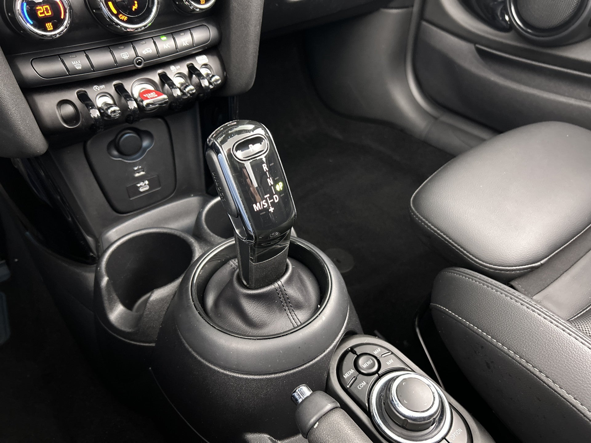 MINI Cooper Cabrio Mini 1.5 Camden/Leder/Carplay/LED/Clima/Navi 45650699 afbeelding 24 hexon-img:633c1dbb53c9fa61