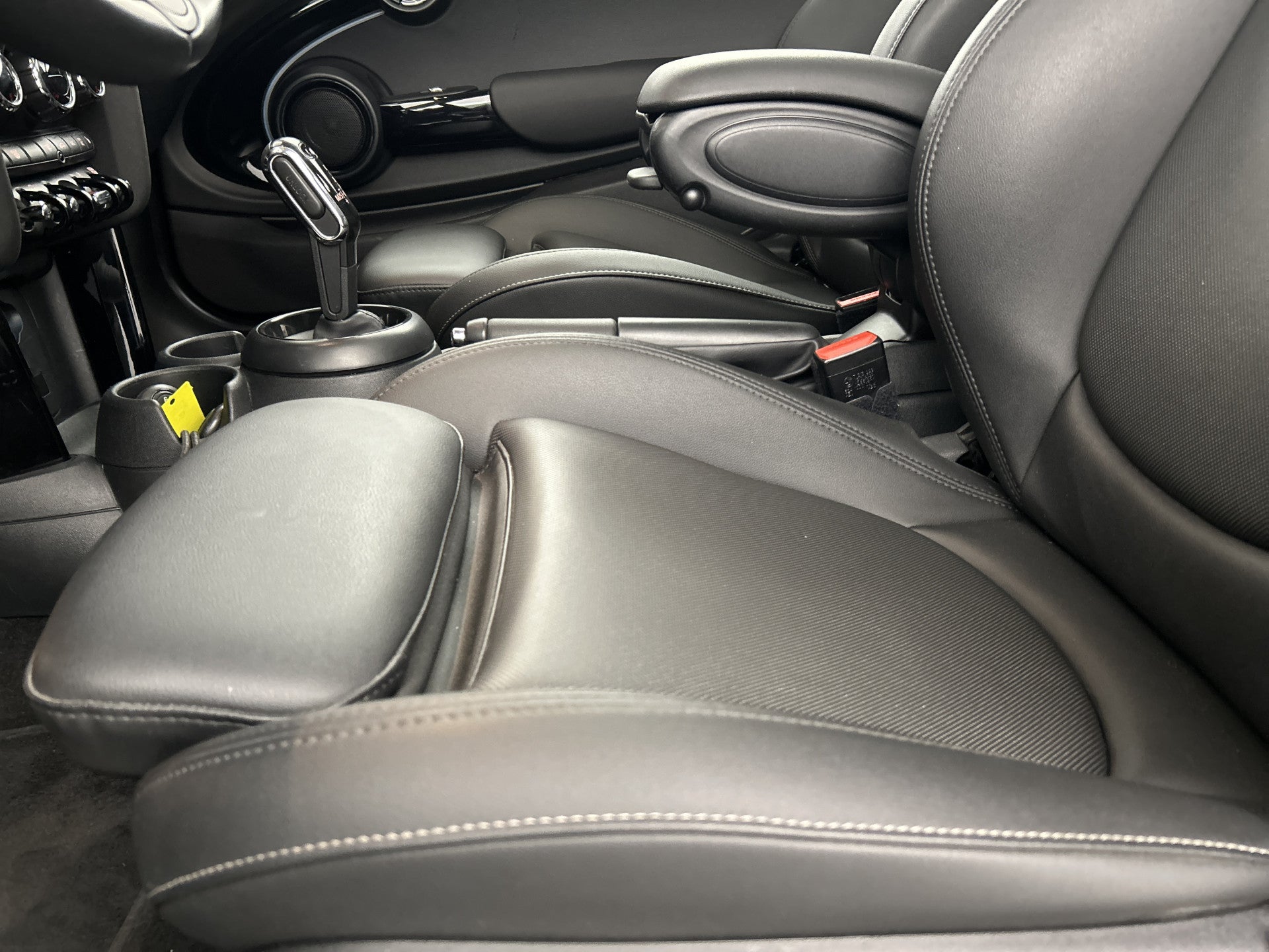 MINI Cooper Mini 1.5 Camden Plus Pano-dak/Head-Up Display/Camera/Leder 54395969 afbeelding 18 hexon-img:d09162a18ff2e594