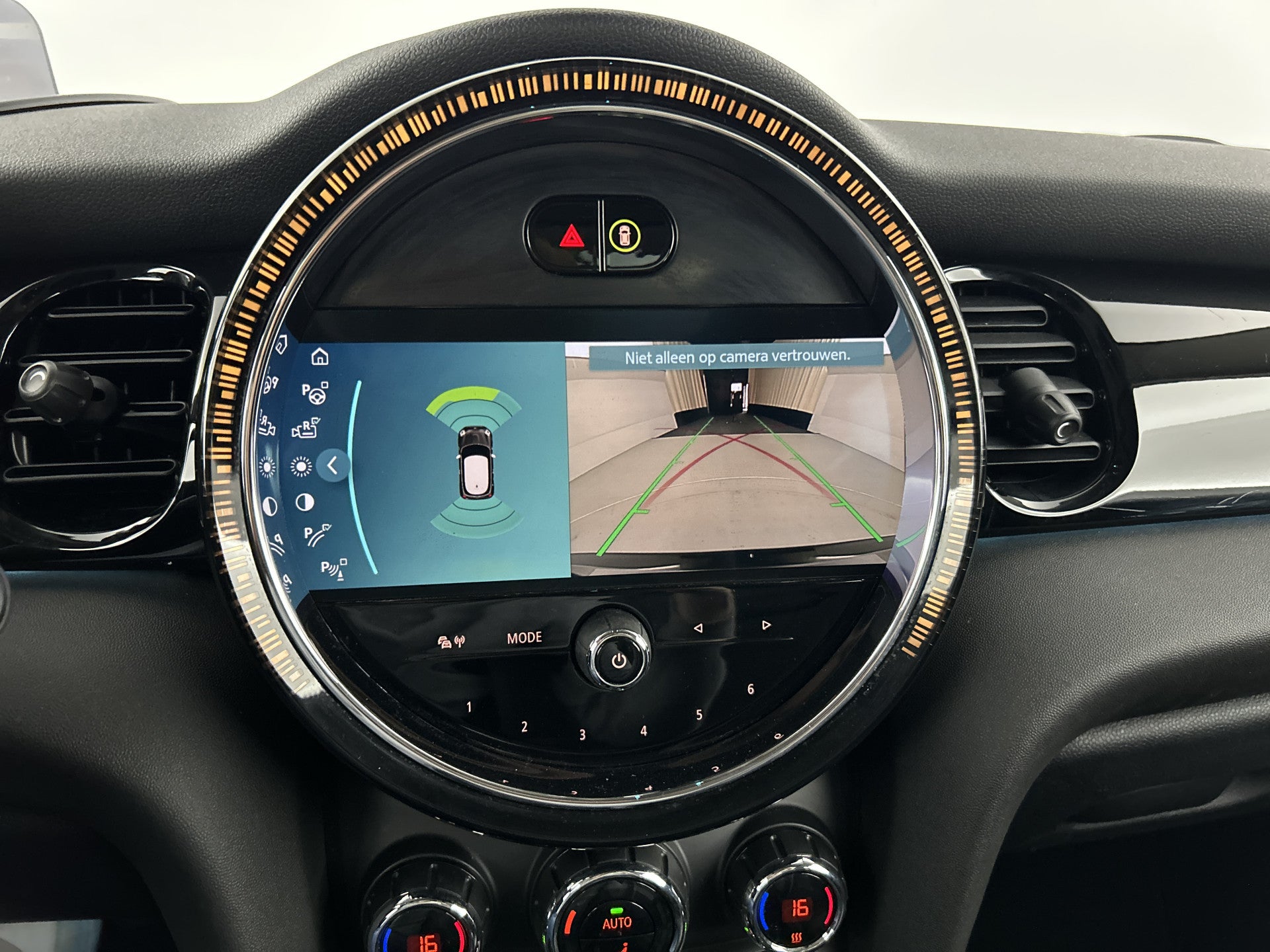 MINI Cooper Mini 1.5 Camden Plus Pano-dak/Head-Up Display/Camera/Leder 54395969 afbeelding 24 hexon-img:bb57ffa913278794