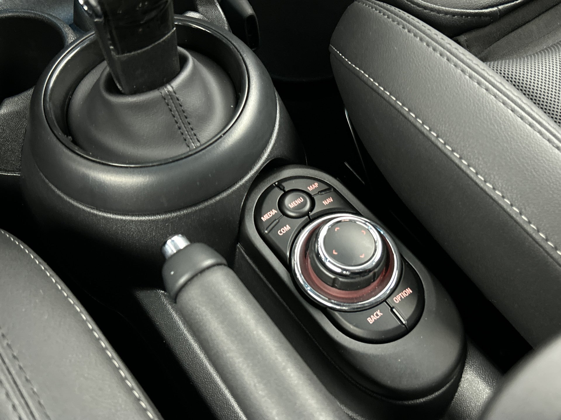 MINI 5-Deurs 1.5 Aut. Cooper Camden Black-Ed. Leder/Sportstoelen/Digi.Dashboard 56228911 afbeelding 29 hexon-img:77ca0d0b272e3ac3