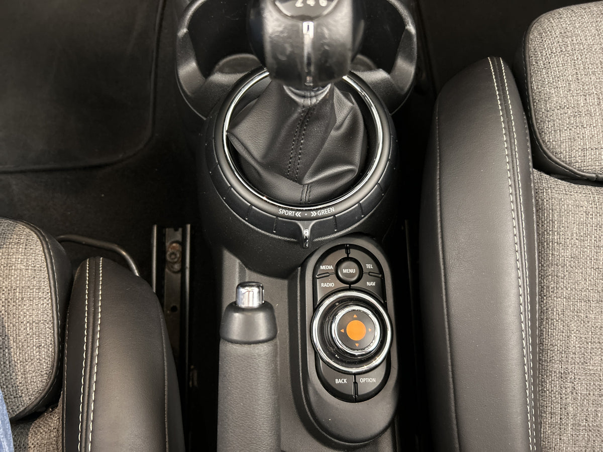 MINI Cooper Cabrio 1.5 PDC V+A/Stoelverwarming/Navi/LMV 56792563 afbeelding 25 hexon-img:0107e62f57854b4a