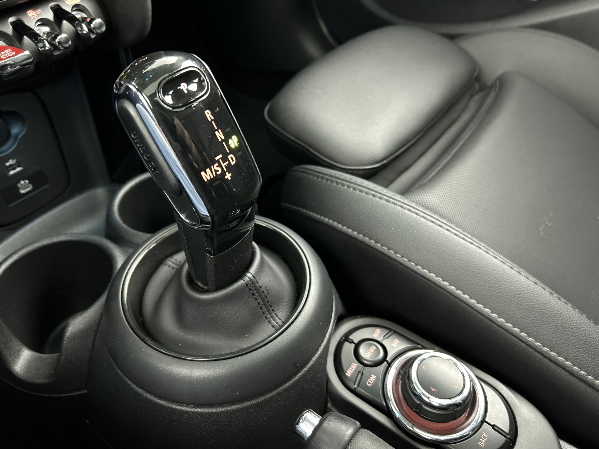 MINI Cooper S Mini 2.0 Aut. Black-Edition Pano-dak/Leder-Sportstoel/17'LMV 51280236 afbeelding 42 hexon-img:b01a083f7b1eec6f