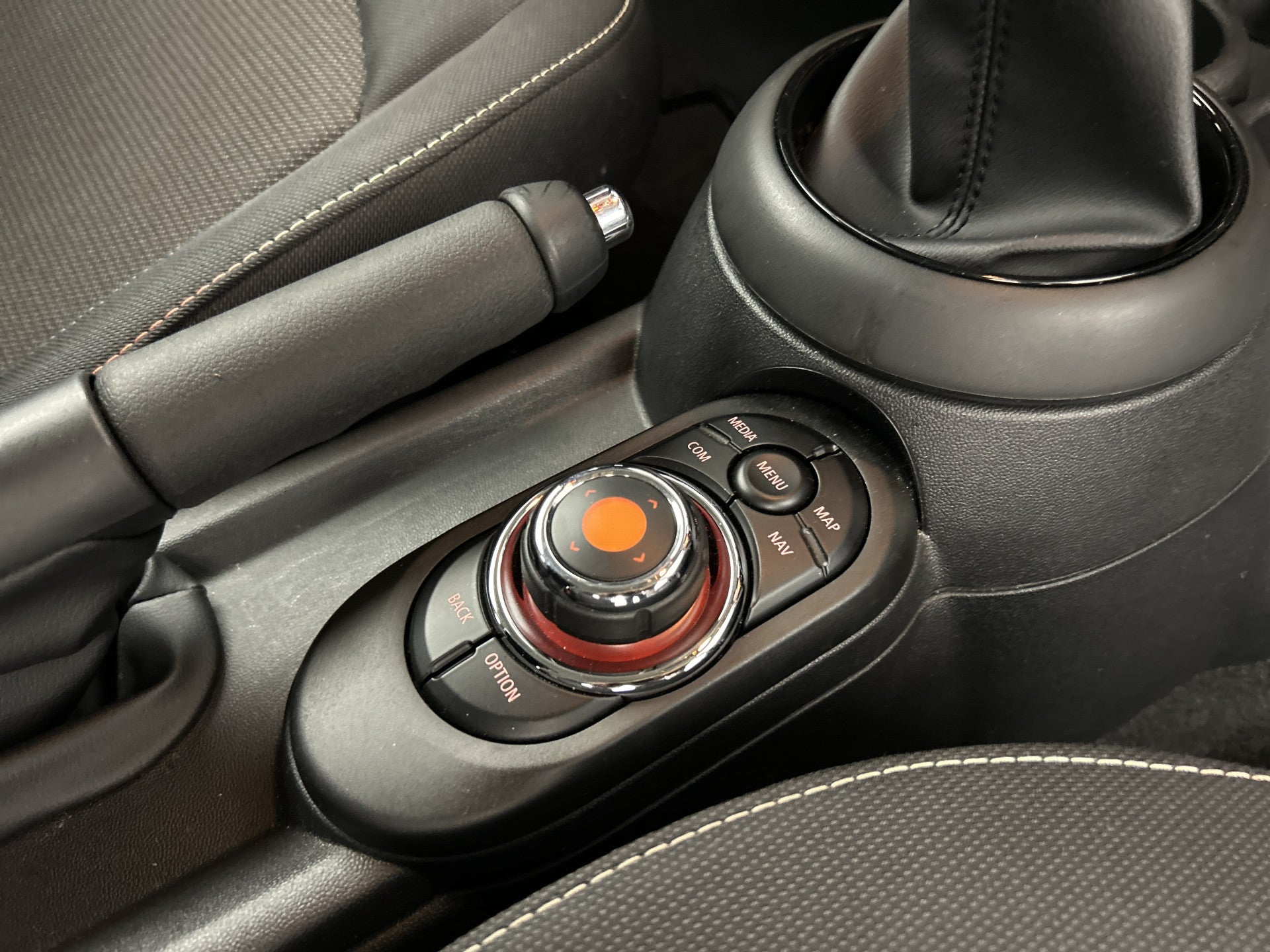 MINI 3-Deurs 1.5 Essential Facelift Digi.Dash/Carplay/Navi/Keyless entry/Park.sens 53909480 afbeelding 28 hexon-img:09b67ce6e0bf174b