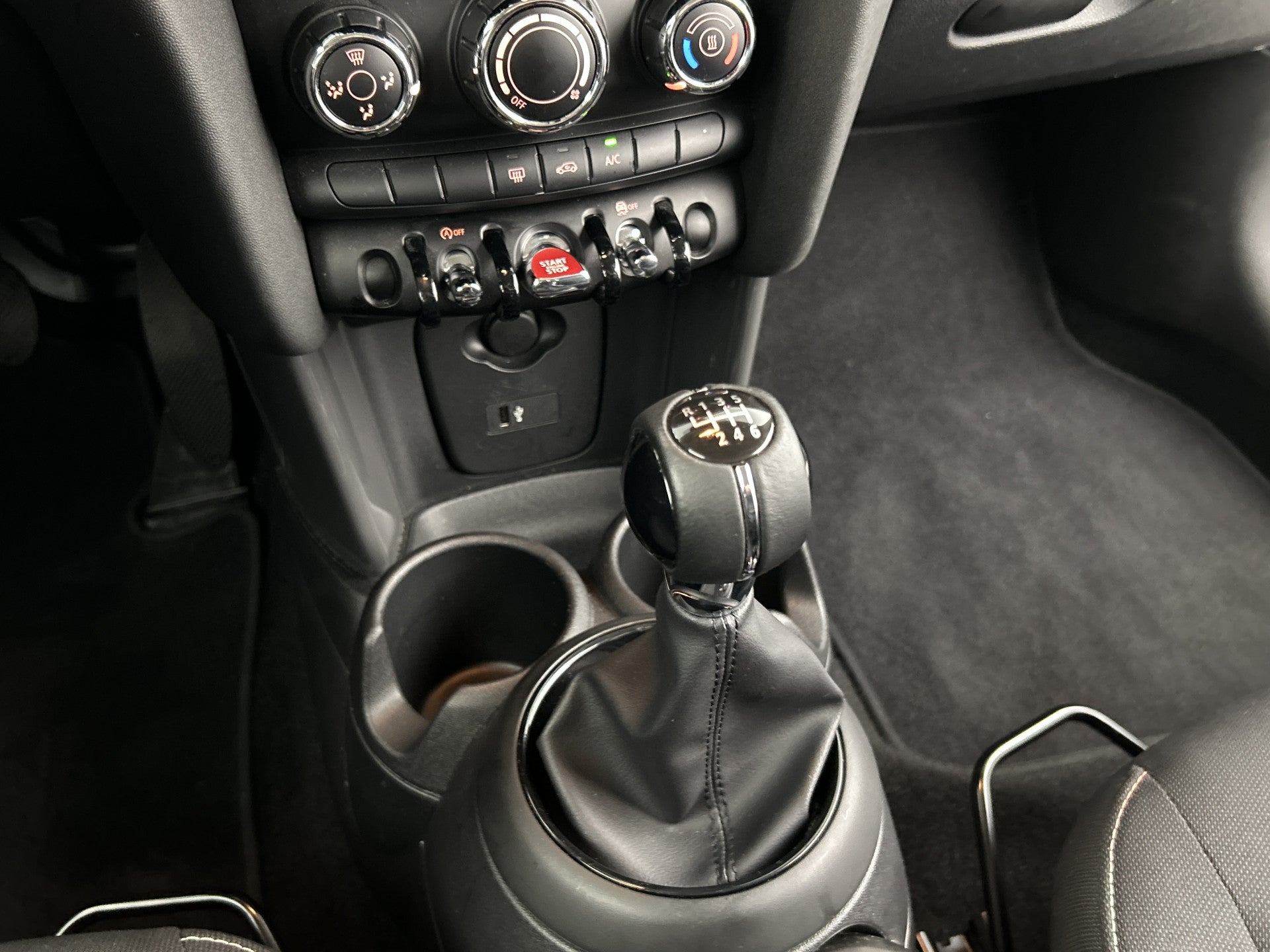 MINI 3-Deurs 1.5 Classic Facelift Digi.Dash/Carplay/Navi/Park.sens/Keyless entry 53909480 afbeelding 33 hexon-img:04b3137573abecf5