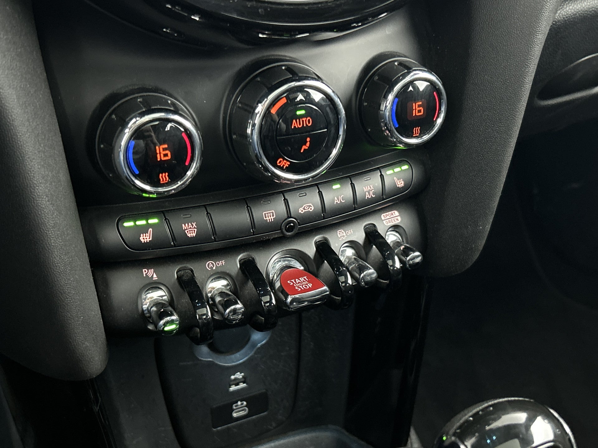 MINI Cooper Mini 1.5 Camden Plus Pano-dak/Head-Up Display/Camera/Leder 54396301 afbeelding 24 hexon-img:594691cf65d1cc9b