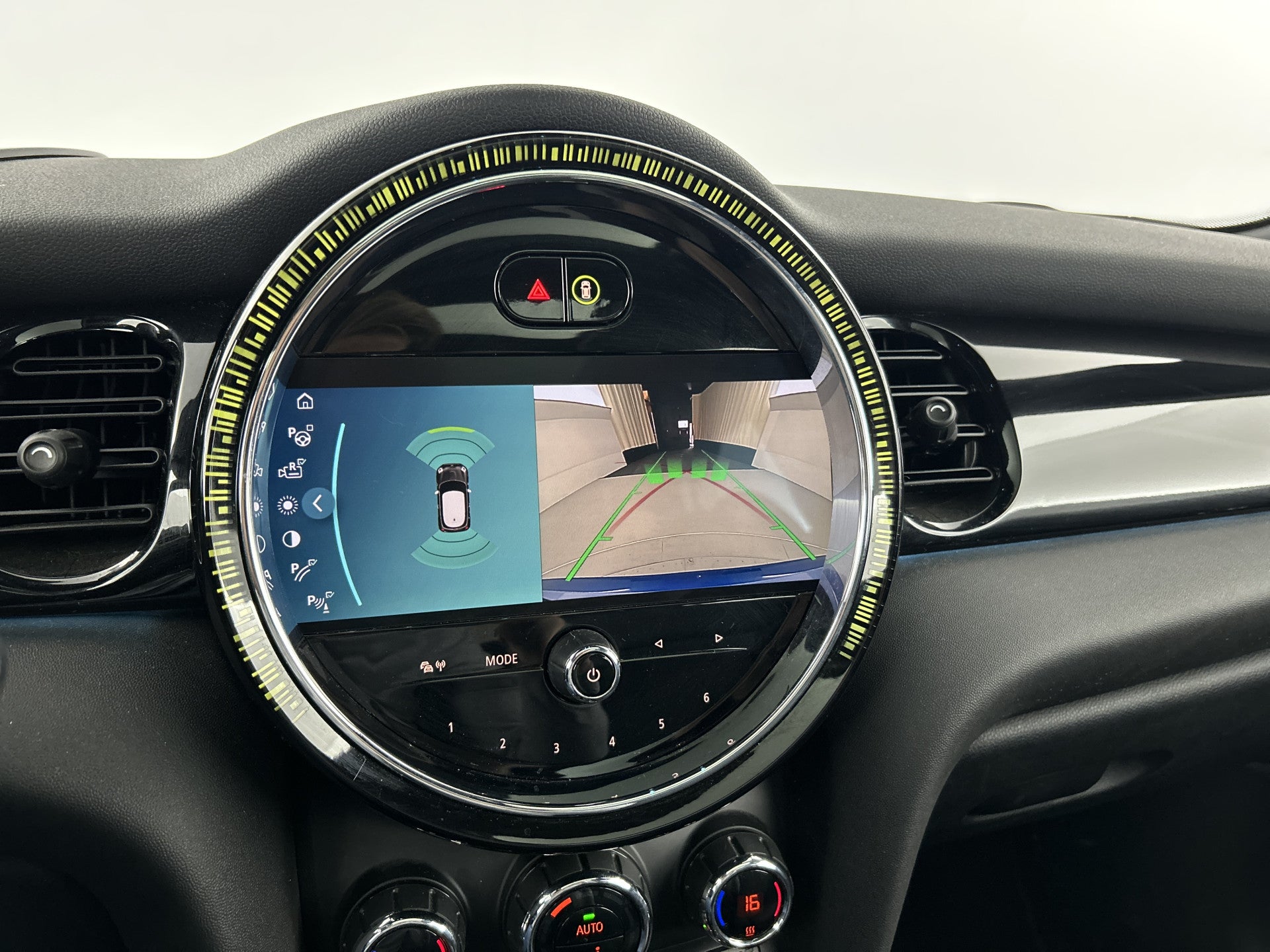 MINI Cooper Mini 1.5 Camden Plus Pano-dak/Head-Up Display/Camera/Leder 54396301 afbeelding 25 hexon-img:e9e0bd5916596ae2