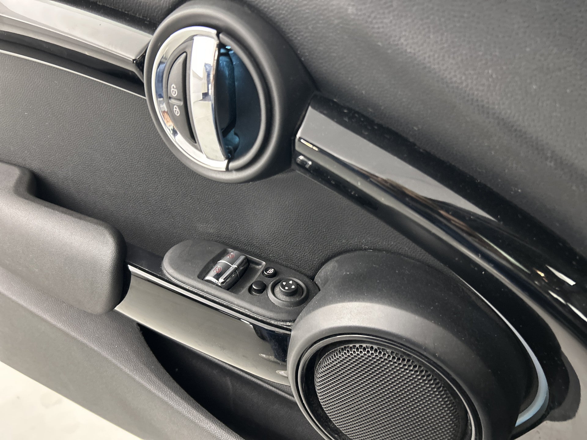 MINI Cooper Mini 1.5 Camden Plus Pano-dak/Head-Up Display/Camera/Leder 54396301 afbeelding 45 hexon-img:7b5cc4e7b06587e8