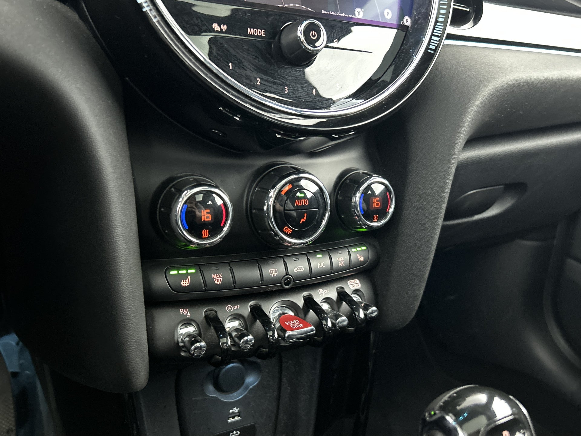 MINI Cooper Mini 1.5 Camden Plus Pano-dak/Head-Up Display/Camera/Leder 54396301 afbeelding 53 hexon-img:e96d3589e5b32e69