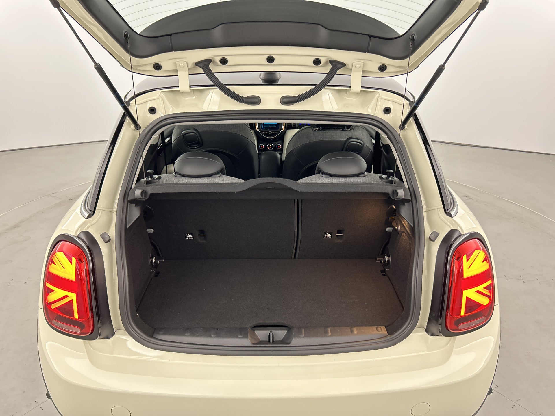 MINI Cooper 1.5 136 PK Aut. Heddon Street Ed. Pano-dak/Sportstoelen/Carplay 54513288 afbeelding 28 hexon-img:94798e38eefa4997