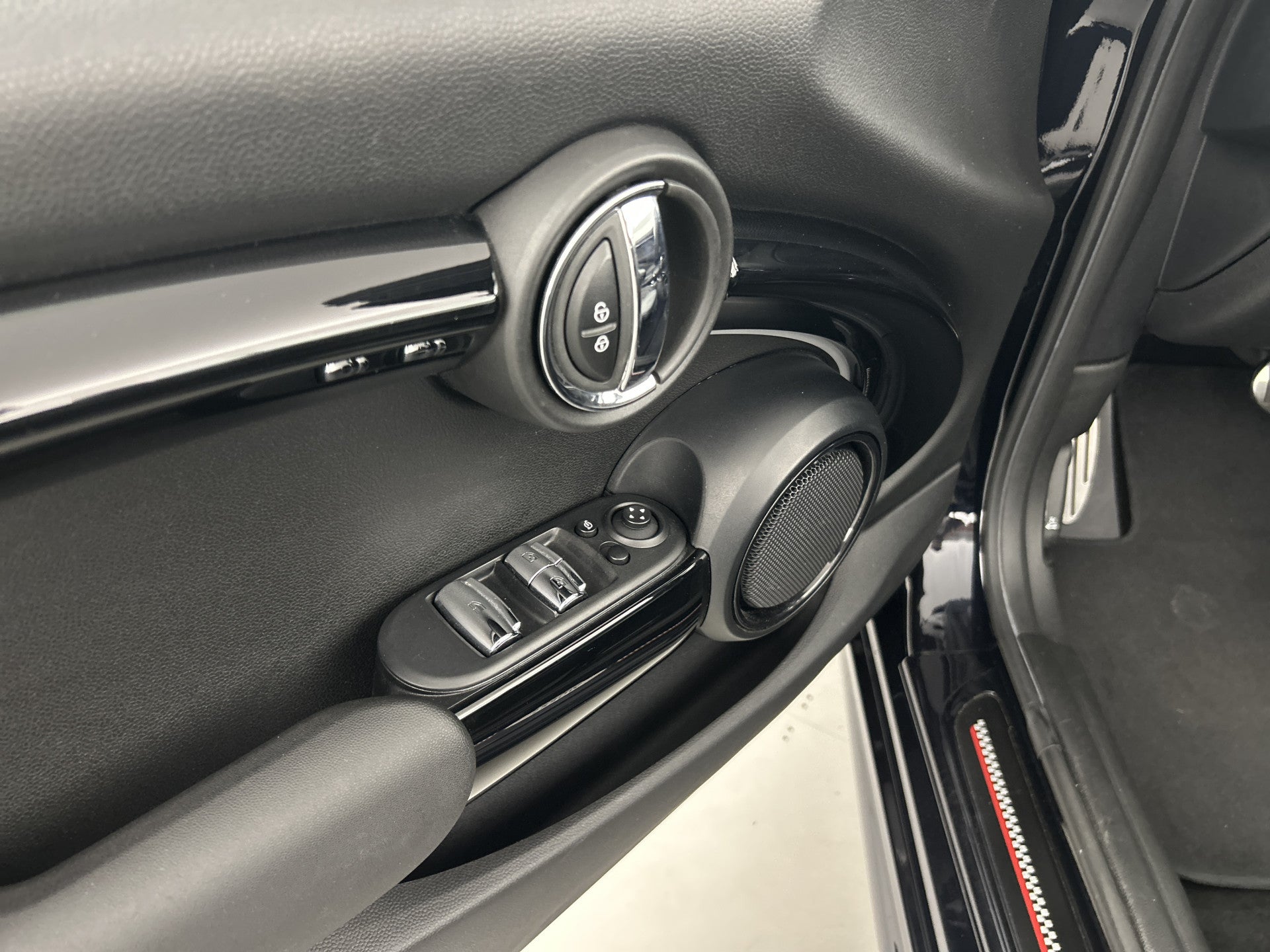 MINI Cooper Cabrio 1.5 John Works Camera/Yours-Leder/Head-Up Display/Keyless 54837066 afbeelding 9 hexon-img:63364378d0376de8