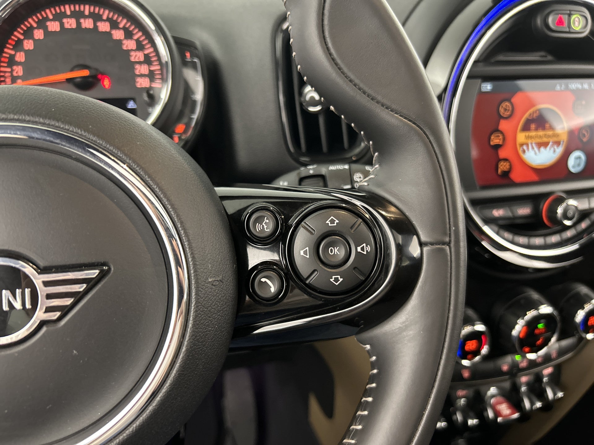 MINI Countryman 1.5 Aut. Cooper Longstone Black-Ed Pano-dak/Leder/Camera 55701120 afbeelding 12 hexon-img:28a318eb7a981f85