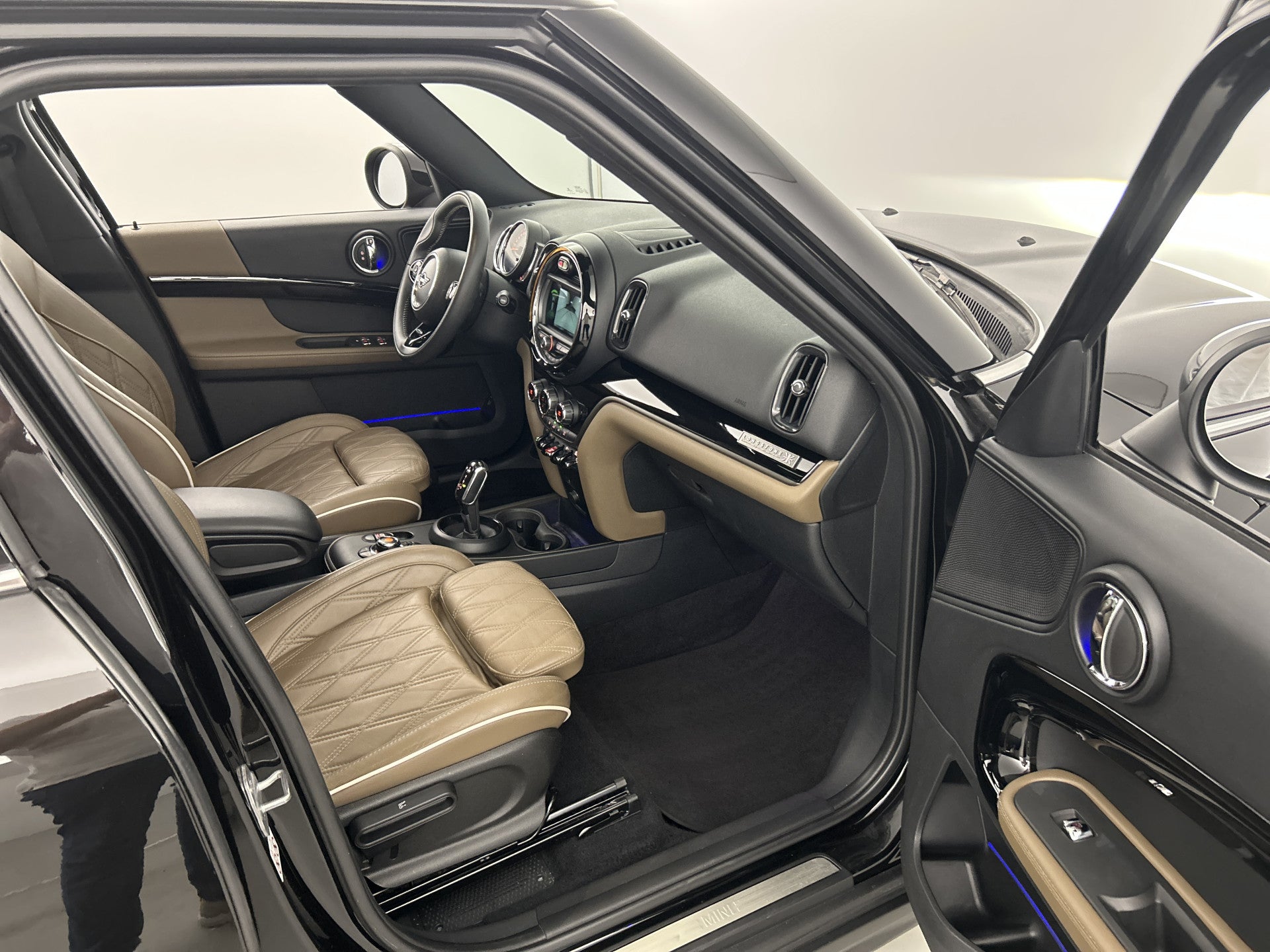 MINI Countryman 1.5 Aut. Cooper Longstone Black-Ed Pano-dak/Leder/Camera 55701120 afbeelding 19 hexon-img:f6d1a68af34fc8b6