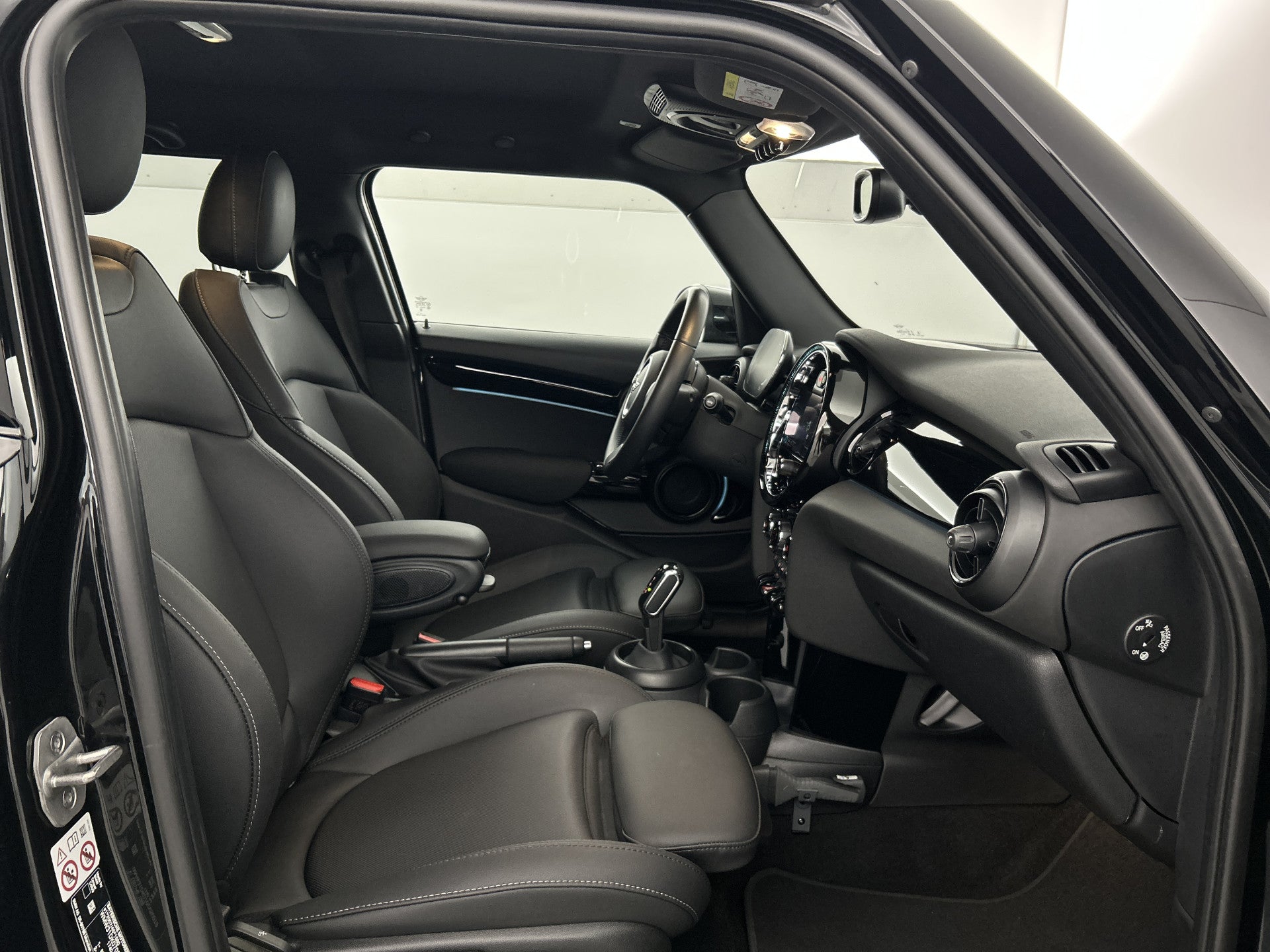 MINI 5-Deurs 1.5 Aut. Cooper Camden Black-Ed. Leder/Sportstoelen/Digi.Dashboard 56228911 afbeelding 15 hexon-img:6811835a2c51dfa2