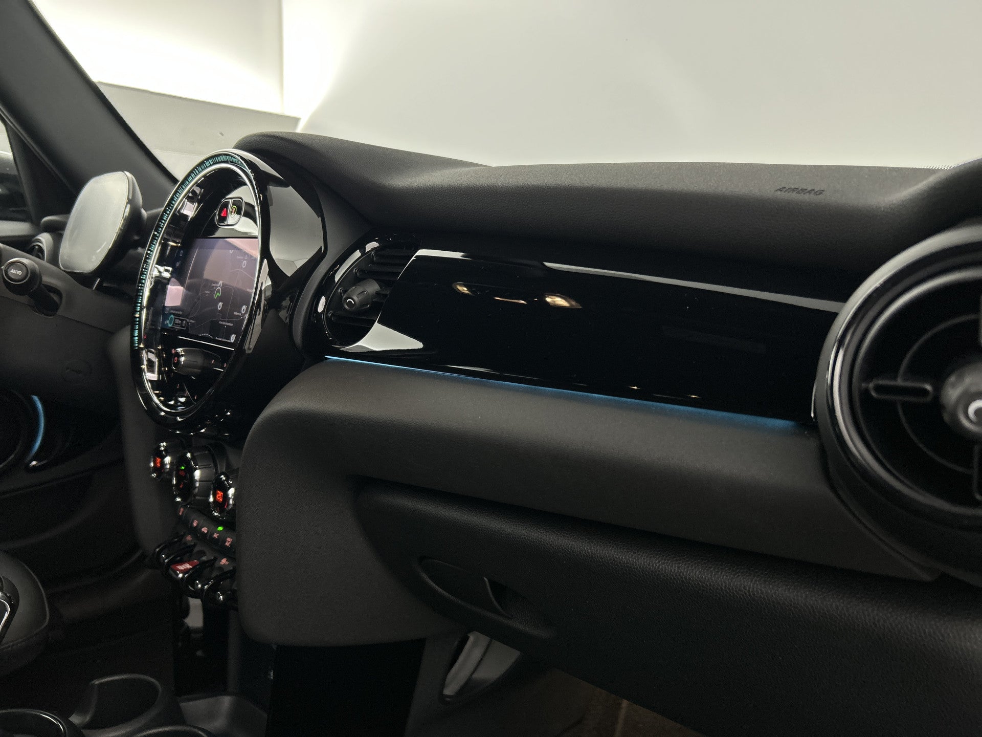 MINI 5-Deurs 1.5 Aut. Cooper Camden Black-Ed. Leder/Sportstoelen/Digi.Dashboard 56228911 afbeelding 17 hexon-img:9aa28d7da5c39d17