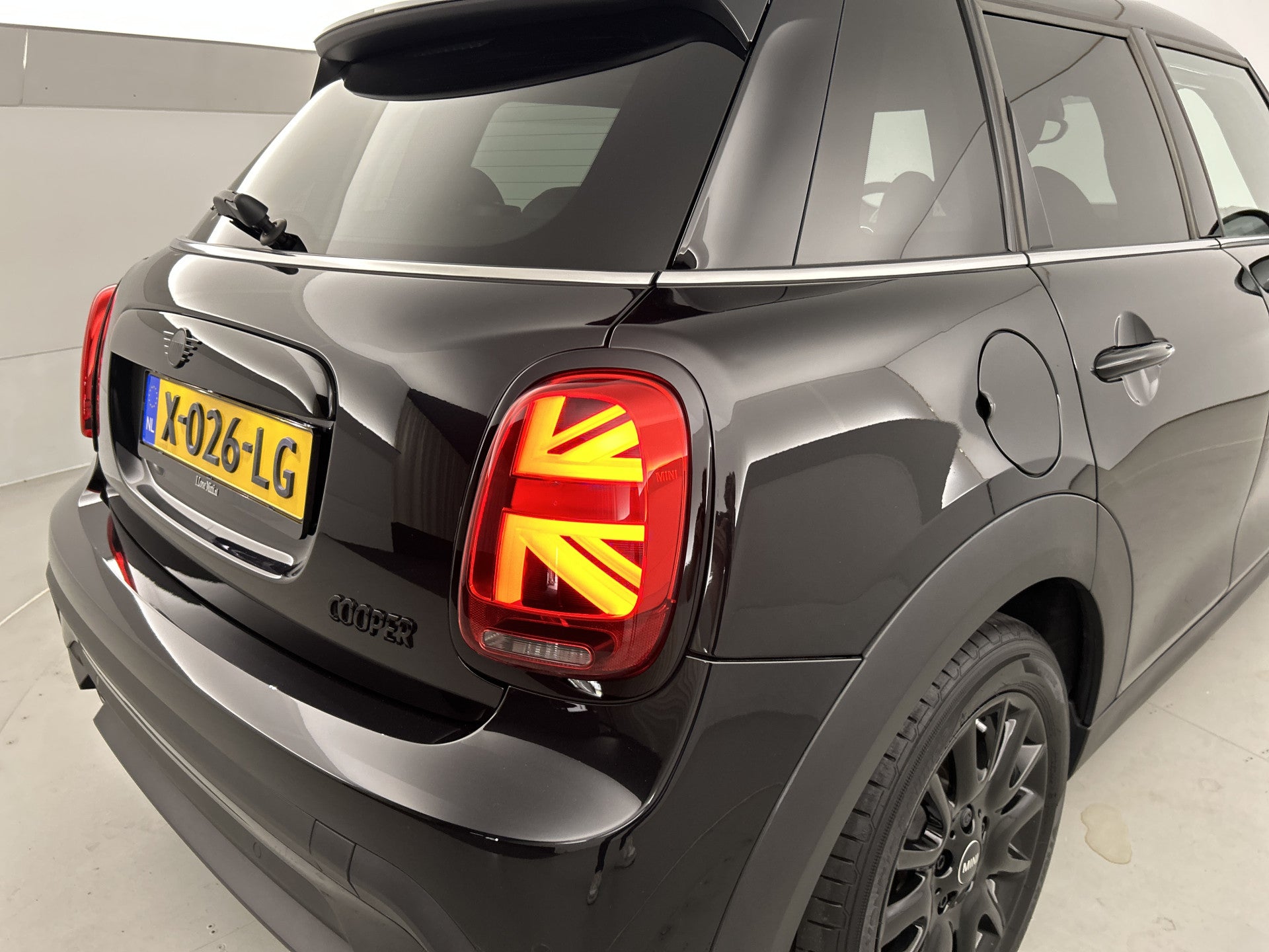 MINI 5-Deurs 1.5 Aut. Cooper Camden Black-Ed. Leder/Sportstoelen/Digi.Dashboard 56228911 afbeelding 5 hexon-img:64201861a179a916