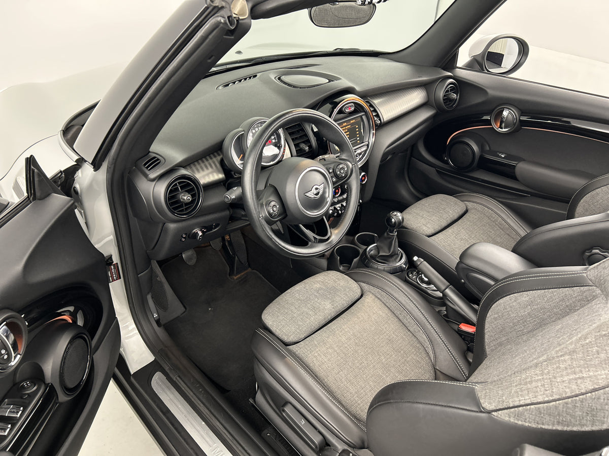 MINI Cooper Cabrio 1.5 PDC V+A/Stoelverwarming/Navi/LMV 56792563 afbeelding 12 hexon-img:35a9b5e424d3b269